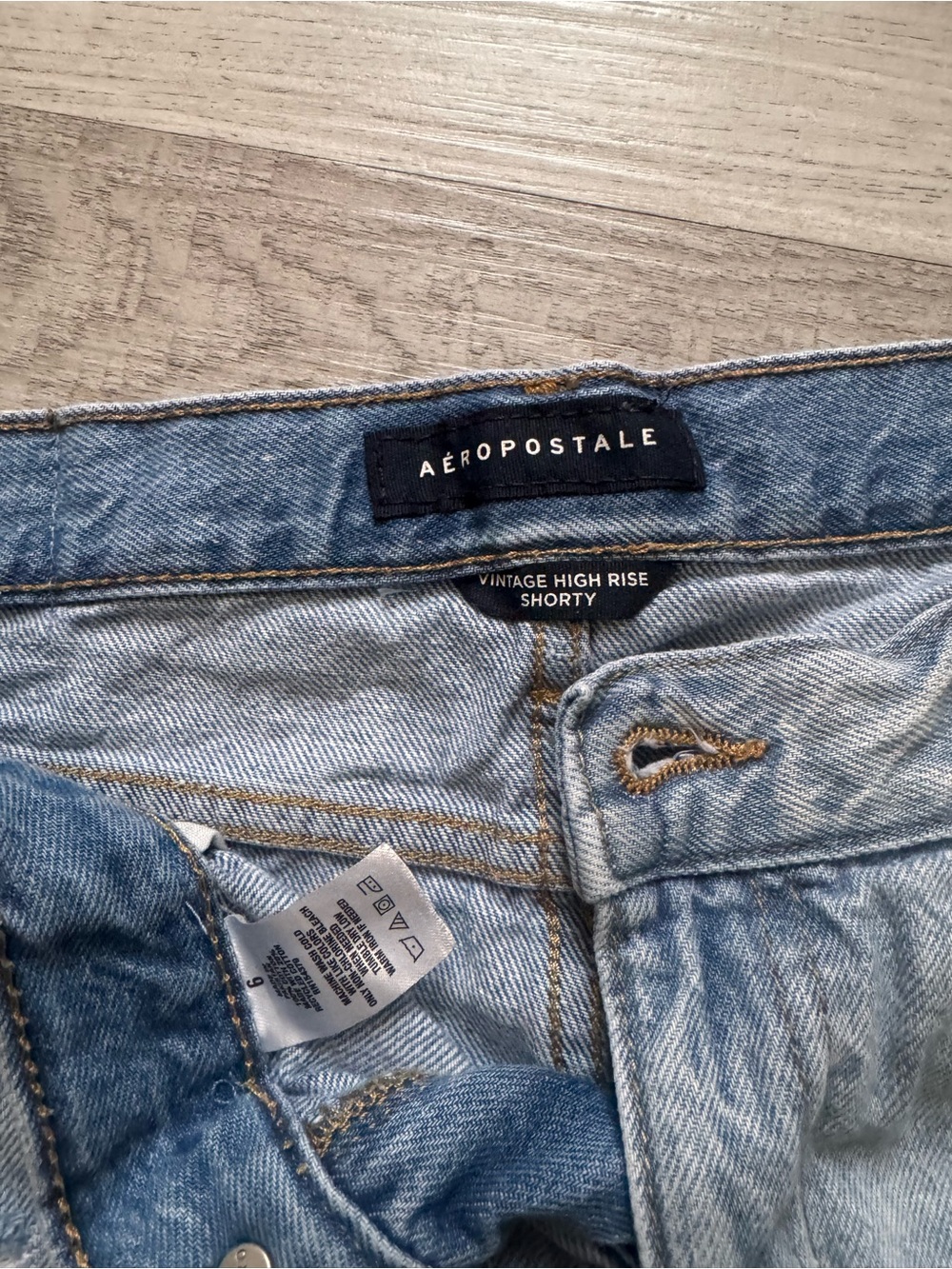 Aeropostale Faded Blue Denim Shorts with Cream Floral Lace - Picture 4 of 4